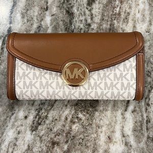 Brand New Michael Kors Monogram Wallet